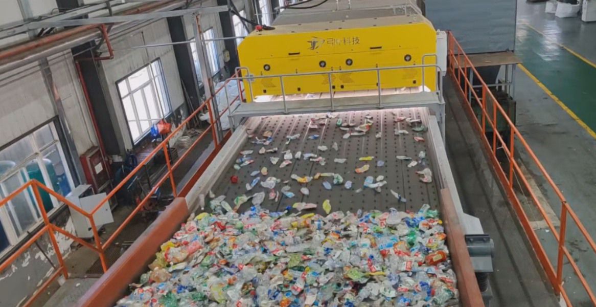 Projekt zum Sortieren von Plastikflaschen für die Flockenwaschstraße